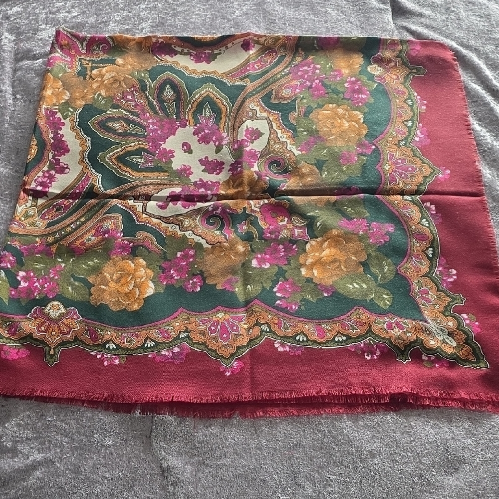 NWOT Vintage Made In Italy Large Scarf